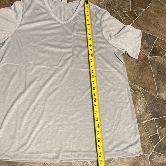 NWOT Go Couture Slub V-Neck Pocket T-Shirt Sz L in Light Gray - Picture 4 of 8